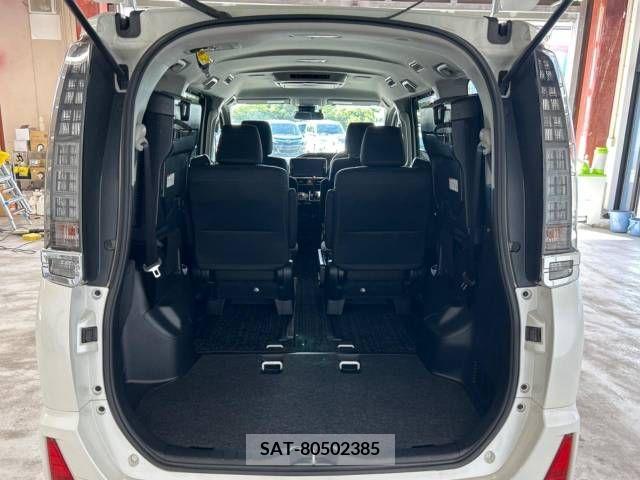 Toyota VOXY 2017-03 370495-11