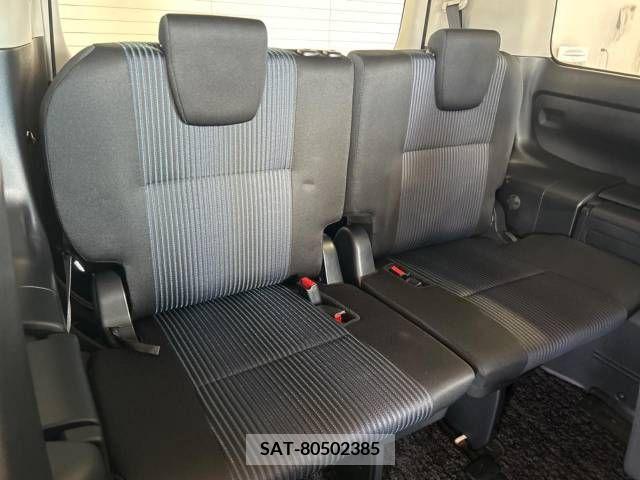 Toyota VOXY 2017-03 370495-10