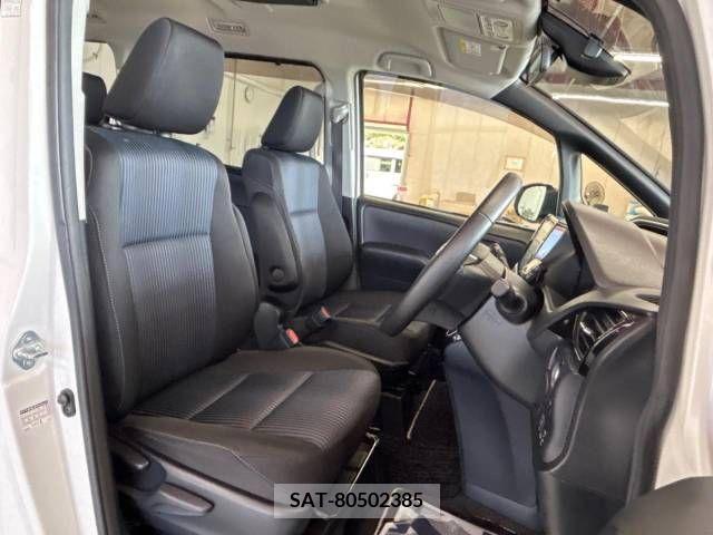 Toyota VOXY 2017-03 370495-8
