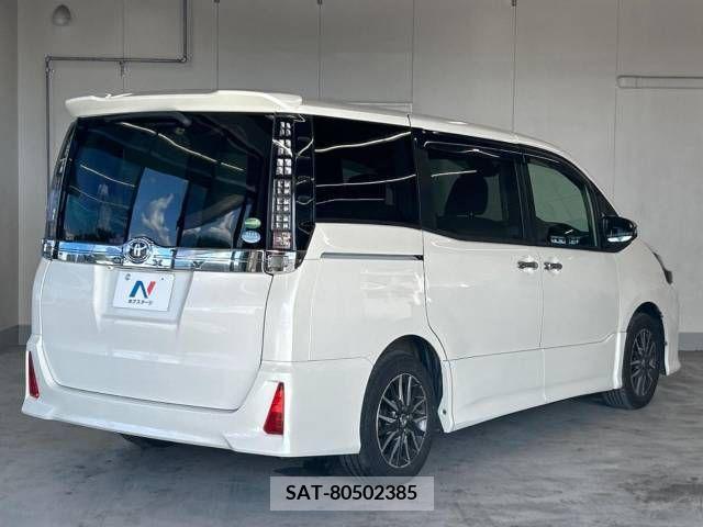Toyota VOXY 2017-03 370495-17