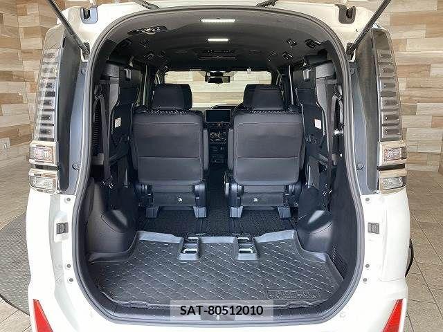 Toyota VOXY 2018-06 370362-12