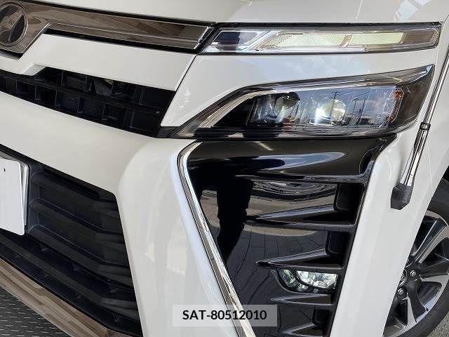Toyota VOXY 2018-06 370362-19