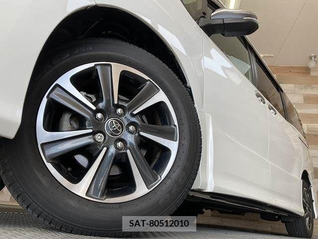 Toyota VOXY 2018-06 370362-18