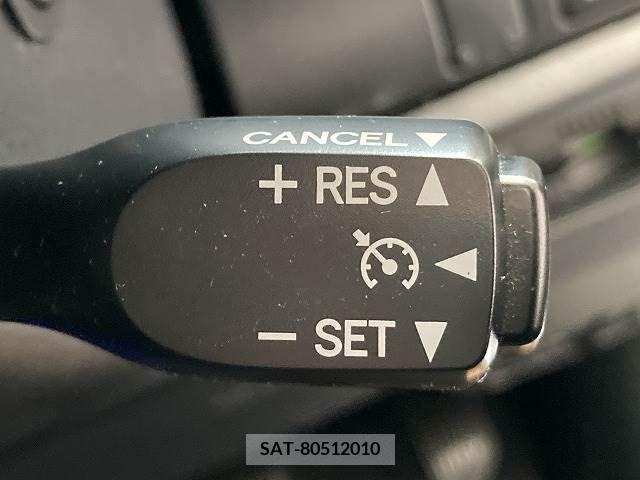 Toyota VOXY 2018-06 370362-8