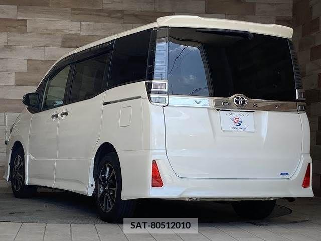 Toyota VOXY 2018-06 370362-15