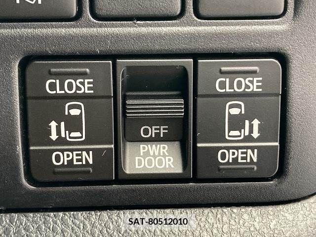 Toyota VOXY 2018-06 370362-3