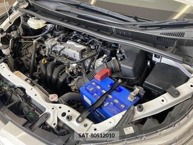 Toyota VOXY 2018-06 370362-17