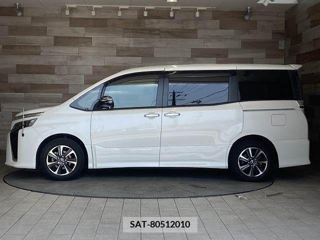 Toyota VOXY 2018-06 370362-14