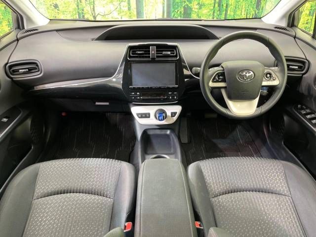 Toyota PRIUS 2017-03 185886-1