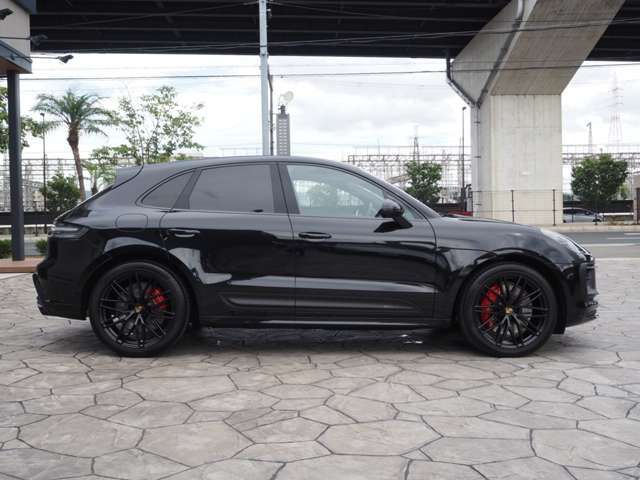 Porsche MACAN 2022-03 10936-5
