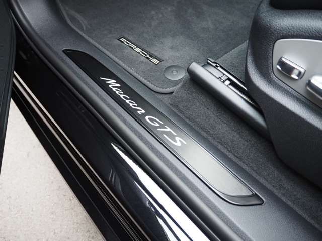 Porsche MACAN 2022-03 10936-8
