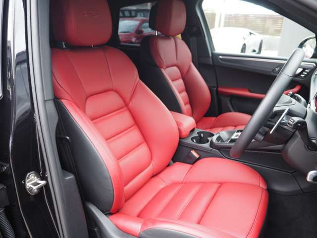 Porsche MACAN 2022-03 10936-1