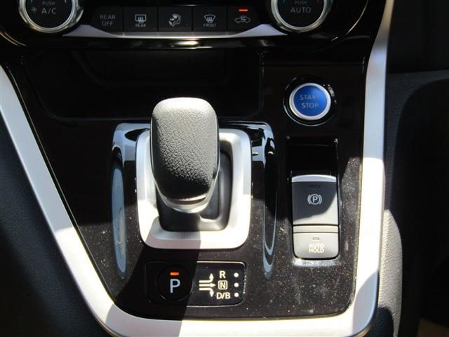 Nissan SERENA 2018-06 6247-13