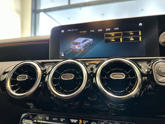 Mercedes Benz A-CLASS 2020-02 18043-12