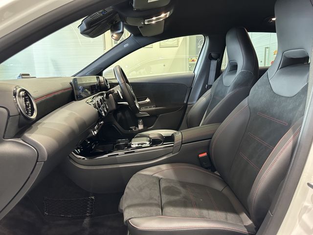 Mercedes Benz A-CLASS 2020-02 18043-16