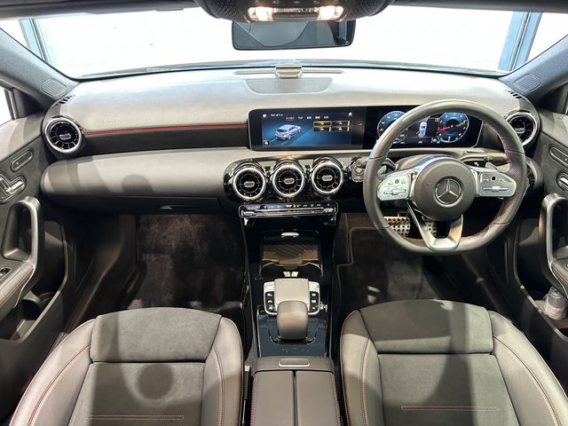 Mercedes Benz A-CLASS 2020-02 18043-1