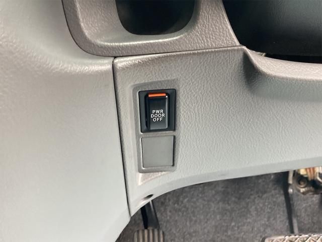 Toyota VOXY 2005-07 5502-14