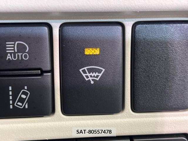 Toyota NOAH 2021-01 321730-4