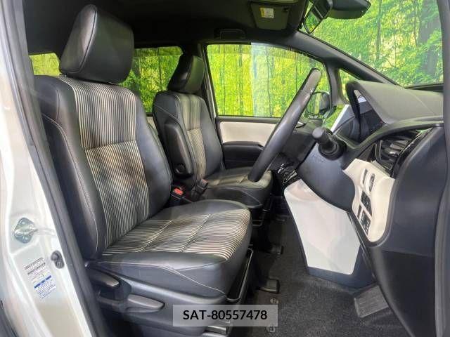 Toyota NOAH 2021-01 321730-9