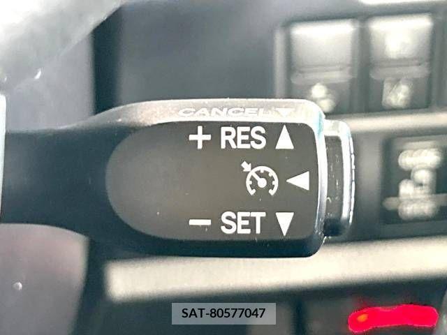 Toyota NOAH 2018-11 332191-6