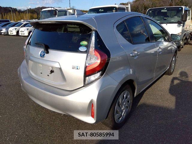 Toyota AQUA 2018-06 222582-1