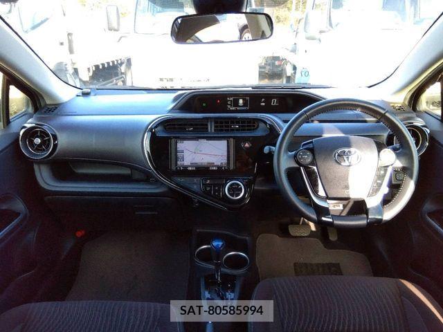 Toyota AQUA 2018-06 222582-3