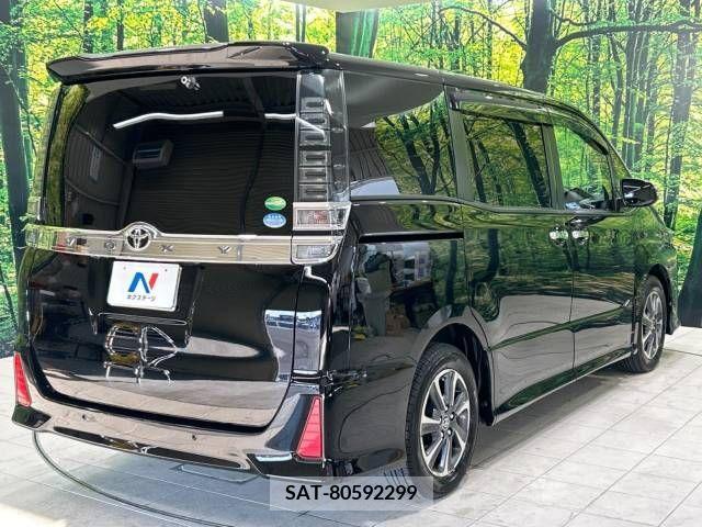 Toyota VOXY 2019-09 370387-17