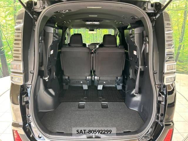 Toyota VOXY 2019-09 370387-10