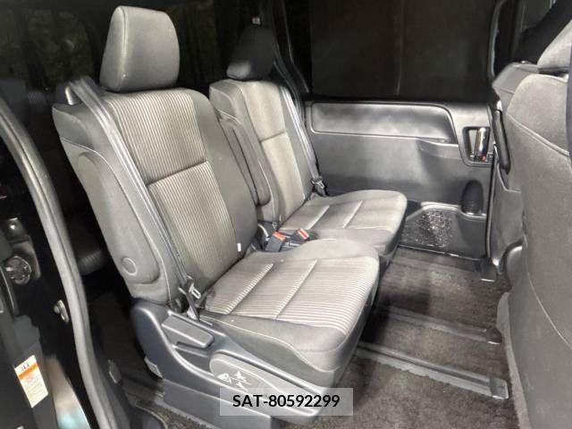 Toyota VOXY 2019-09 370387-9