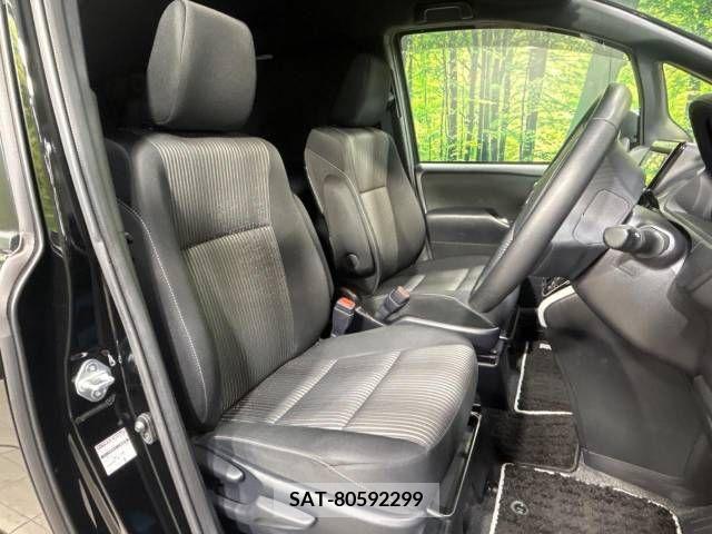 Toyota VOXY 2019-09 370387-8