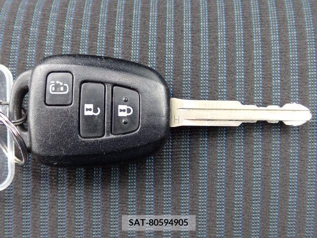 Toyota VOXY 2018-02 384105-3
