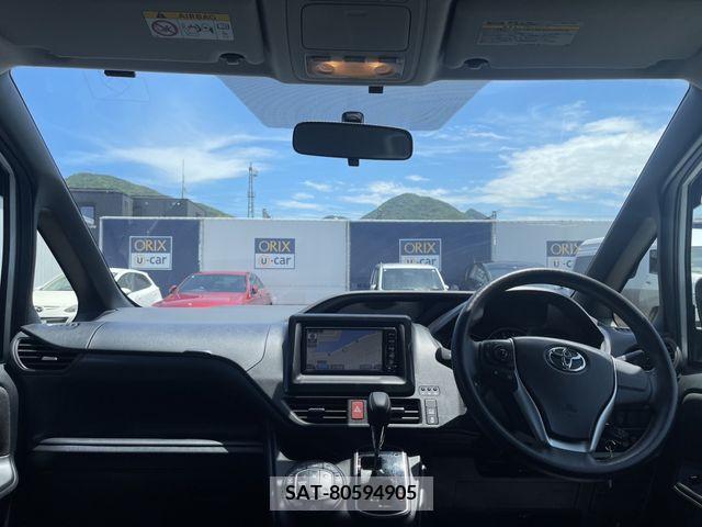 Toyota VOXY 2018-02 384105-1