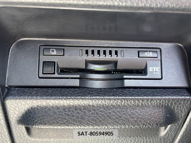 Toyota VOXY 2018-02 384105-9