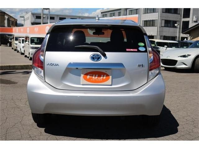 Toyota AQUA 2017-05 13432-27