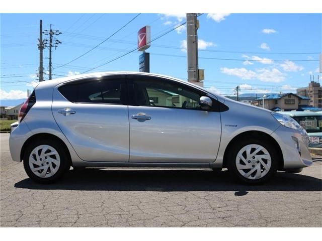 Toyota AQUA 2017-05 13432-26