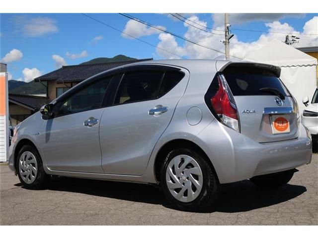 Toyota AQUA 2017-05 13432-1