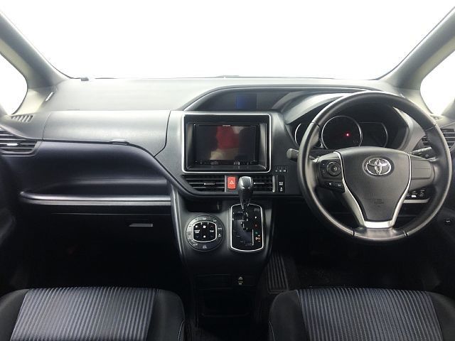 Toyota VOXY 2015-08 24538-1