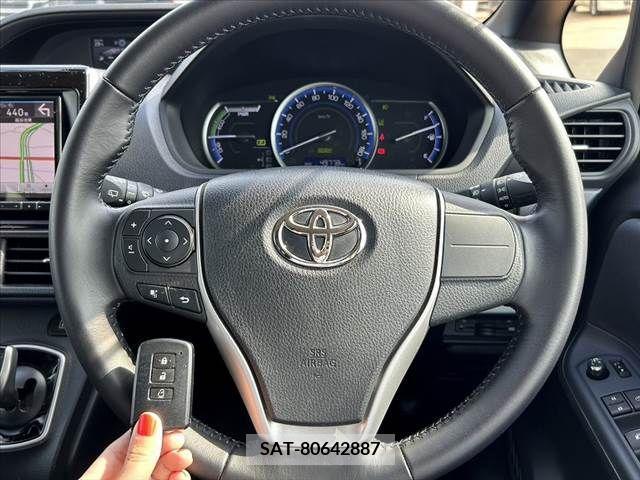Toyota NOAH 2016-06 279490-6
