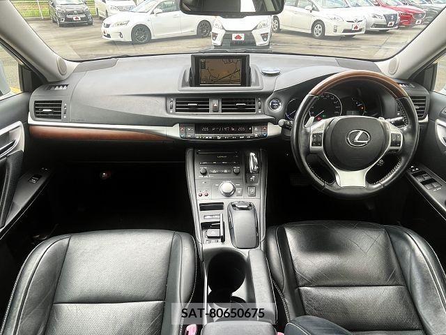 Lexus CT 2011-06 334269-1