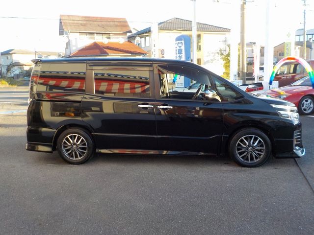 Toyota VOXY 2016-04 24935-7