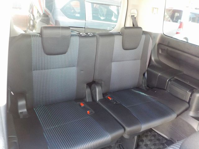 Toyota VOXY 2016-04 24935-18