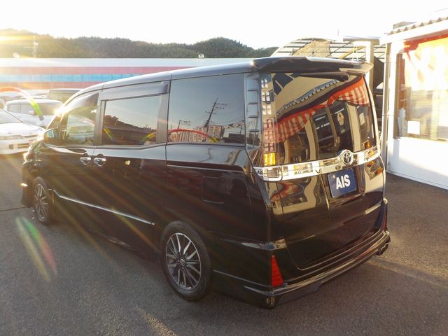Toyota VOXY 2016-04 24935-2