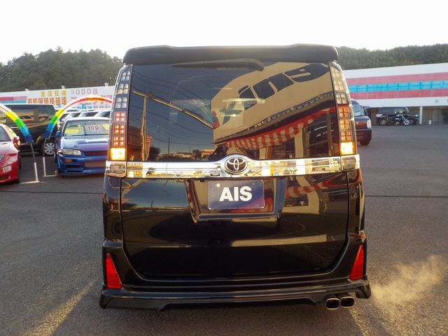 Toyota VOXY 2016-04 24935-6