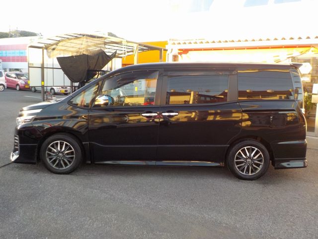 Toyota VOXY 2016-04 24935-8