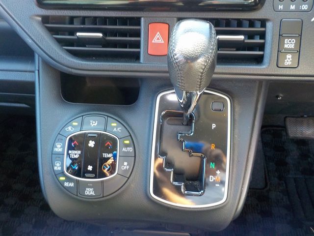 Toyota VOXY 2016-04 24935-28