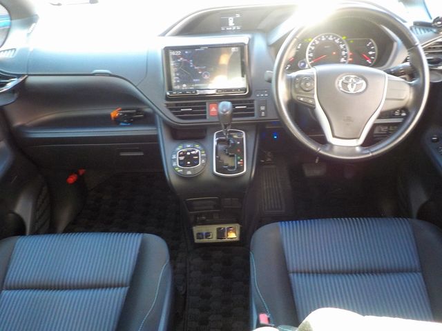 Toyota VOXY 2016-04 24935-1