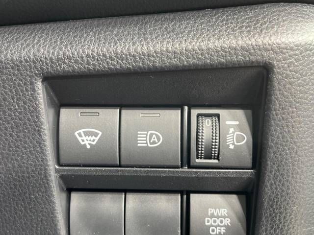 Toyota NOAH 2022-12 193652-5