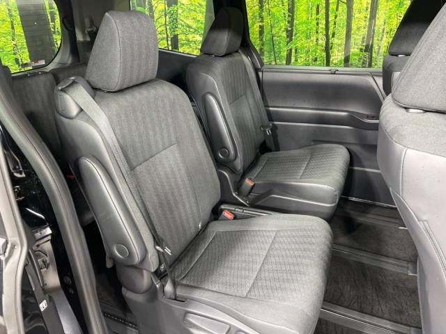 Toyota NOAH 2022-12 193652-8