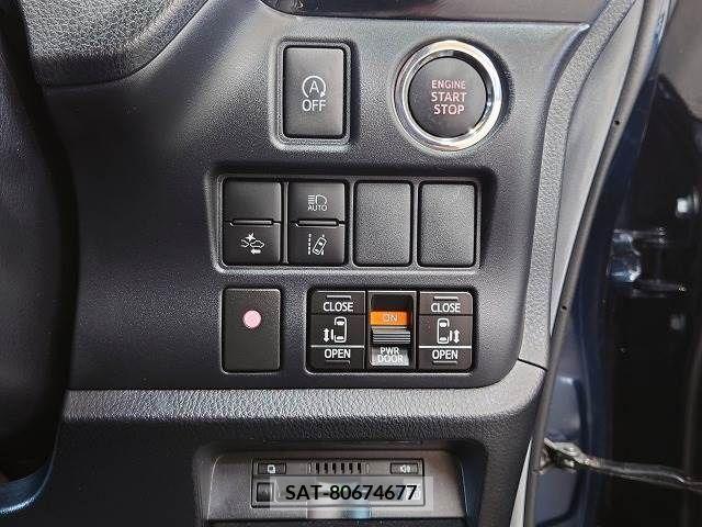 Toyota VOXY 2018-10 370391-7