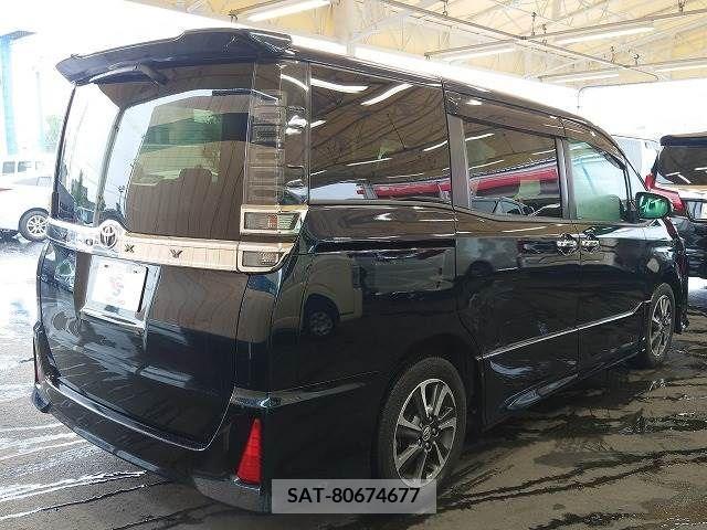 Toyota VOXY 2018-10 370391-16